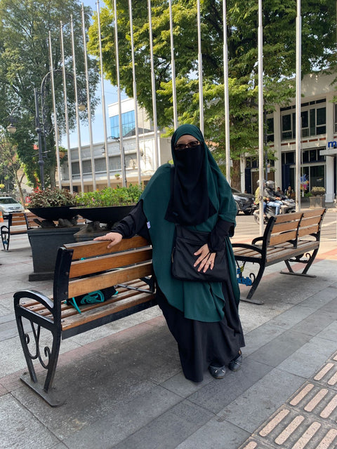 Nina Nugroho Women: Dr. Widyaretna Buenastuti Wihardijono, S.H., M.M.