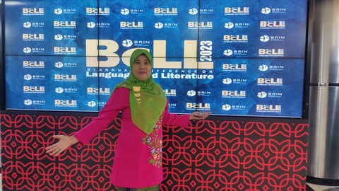 Nina Nugroho Women: Dra. Zusneli Zubir, M. Hum