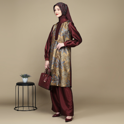 Sand of Bloom Red Derby (Tunic & Culotte)