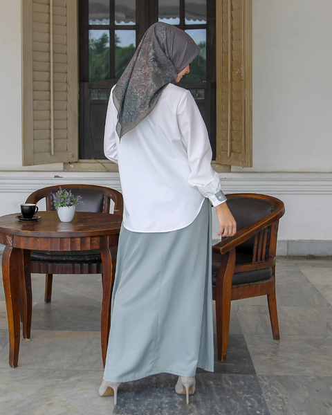 One Set Layered Broken White Midi Shirt