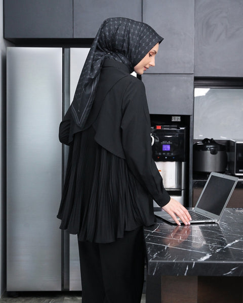 Pleats Black Latta Shirt & Culotte (ONESET)